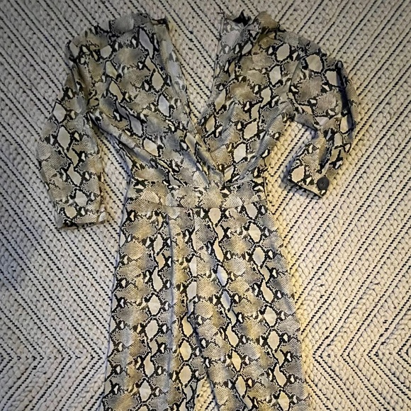 Zara pant suit size small. Snake skin colour. - Picture 2 of 3